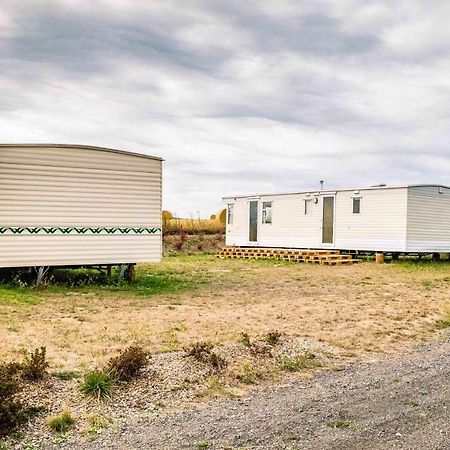 فندق Mobilheimy Camp Dlouha Mile روزميتال بود تريمسينيم المظهر الخارجي الصورة